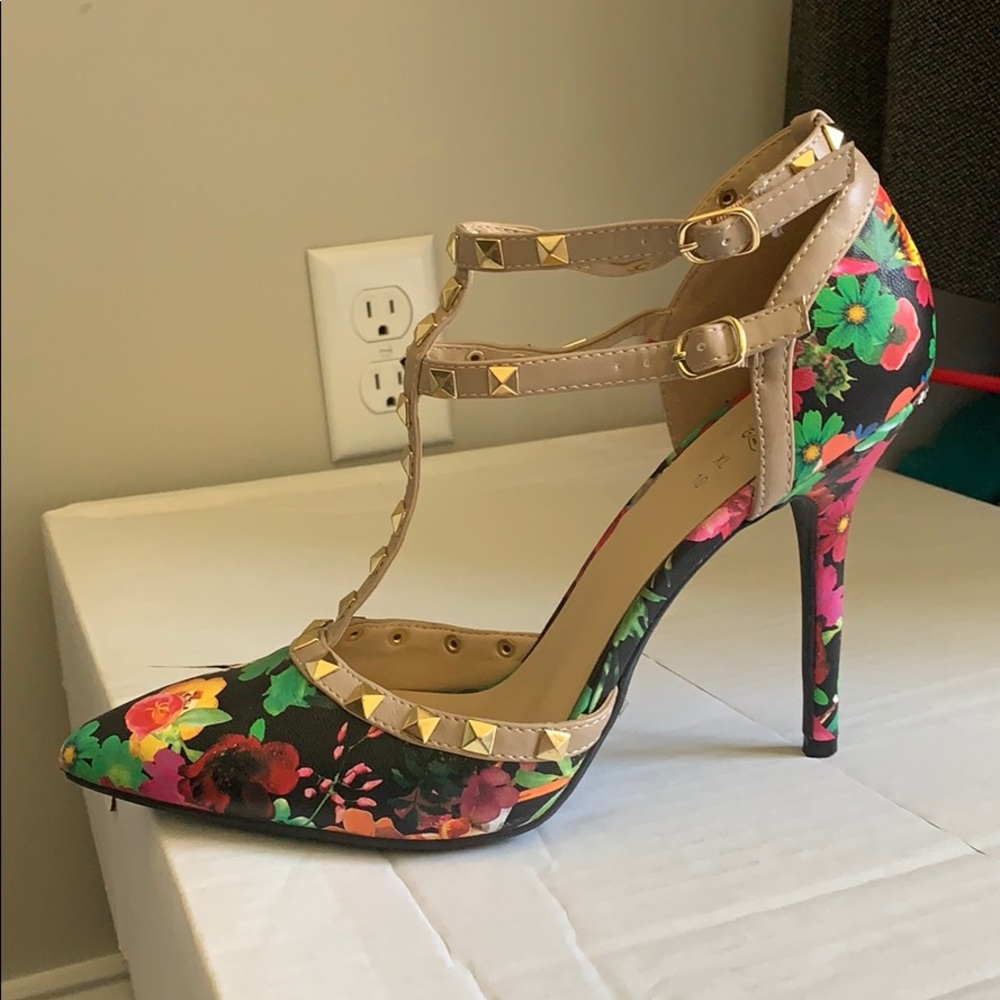 Floral studded Heels